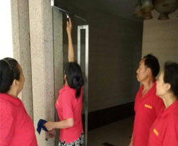 保潔員工作現(xiàn)場(chǎng) 保潔員工作現(xiàn)場(chǎng)